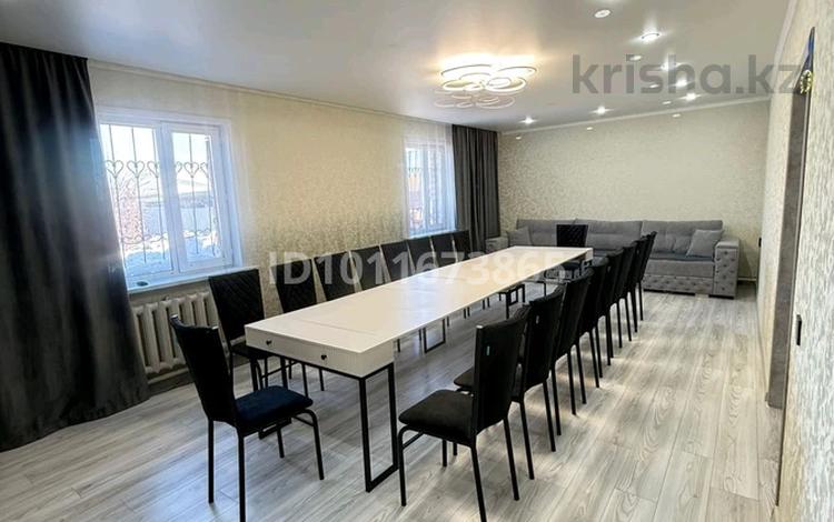 Дом · 4 комнаты · 190 м², Микрорайон Восточный за 60 000 ₸ в Затобольске (Тобыле) — фото 2