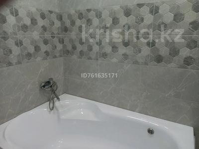 2-комнатная квартира · 50 м² · 5/5 этаж, мкр. Алтын орда, Алии Молдагуловой 64 — Возле обл гаи за 150 000 ₸ в Актобе