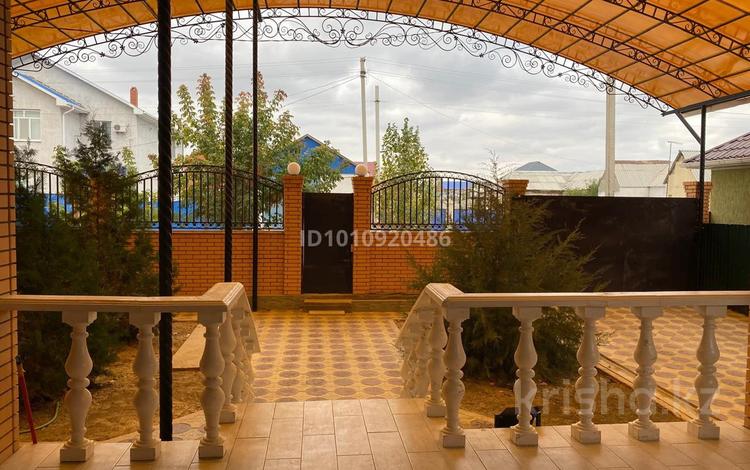 Отдельный дом · 5 комнат · 270 м² · 10 сот., мкр Атырау-2, Науан Хазирет — Возле банкетного зала «Ханшайым» за 75 млн 〒 в мкр	Атырау-2 — фото 2