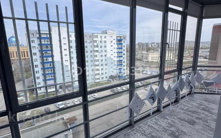 2-бөлмелі пәтер · 58.6 м² · 8/10 қабат, Жибек Жолы 7, бағасы: 30.7 млн ₸ в Усть-Каменогорске — фото 2