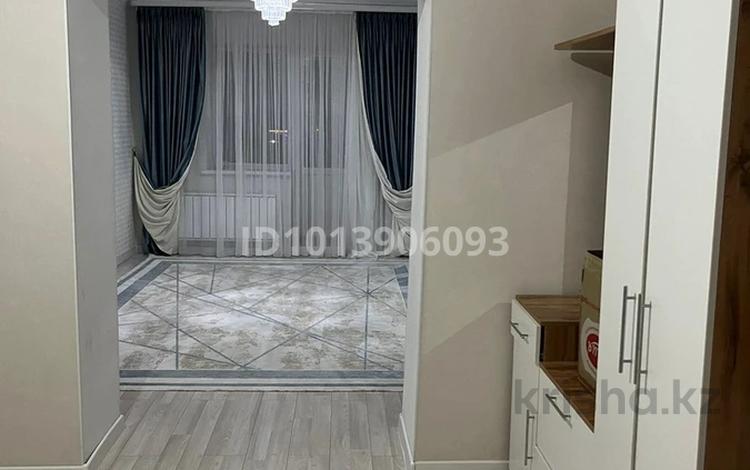 3-комнатная квартира · 89 м², мкр. Алтын орда, Мкр. Батыс-2 1Г — Возле клиники Дару, рядом с/м Анвар,Дина за 33 млн ₸ в Актобе — фото 2