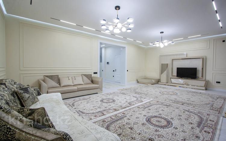 5-комнатная квартира · 300 м², мкр. Мамыр-1 27 за 212 млн ₸ в Алматы, Ауэзовский р-н — фото 2