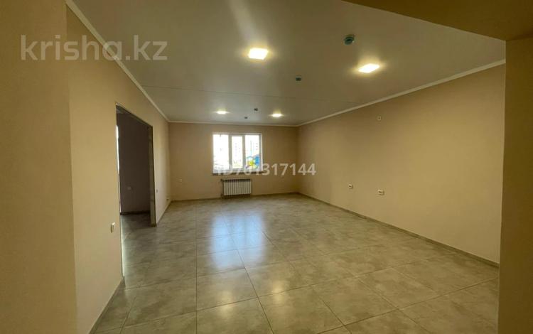 Офисы, магазины и бутики, салоны красоты, медцентры и аптеки, образование, кабинеты и рабочие места, студии · 147 м² за 550 000 〒 в Актау, 39-й мкр — фото 2