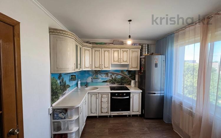 4-комнатная квартира · 85 м² · 5/6 этаж, Кабанбай Батыра 15 за 30.8 млн ₸ в Усть-Каменогорске — фото 3