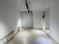 Офисы, магазины и бутики · 35 м² за 250 000 ₸ в Актобе, мкр 11 — фото 2