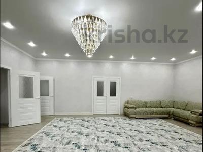 4-бөлмелі пәтер · 200 м² · 4 қабат, Иляева 4В, бағасы: 500 000 ₸ в Шымкенте, Туран р-н