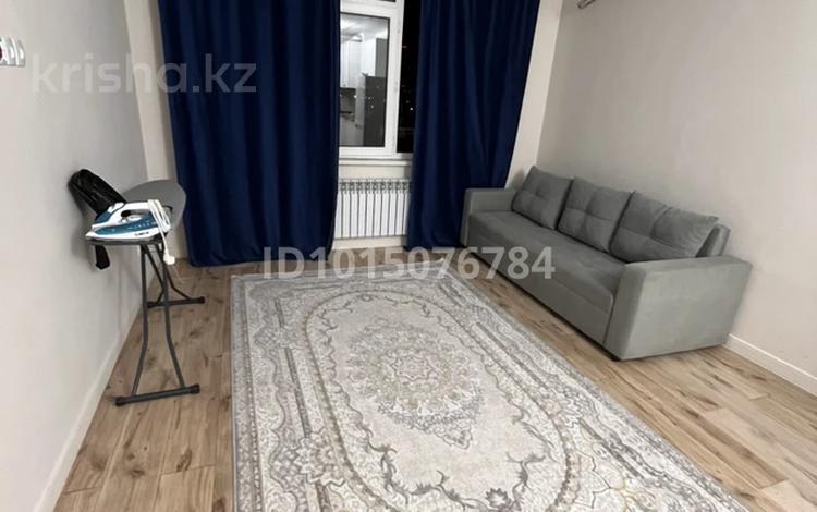 2-комнатная квартира · 37 м² · 8/9 этаж, мкр Кокжиек, Жолымбет 42/5 за 200 000 ₸ в Алматы, Жетысуский р-н — фото 2