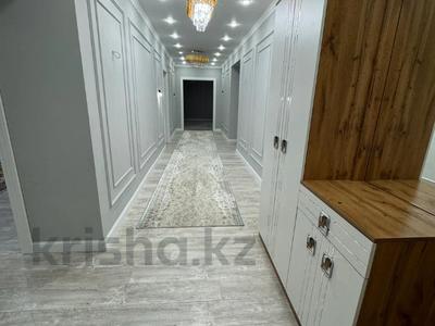 4-комнатная квартира, 147 м², 3/9 этаж, мкр. Алтын орда, Проспект Алии Молдагуловой за 63 млн 〒 в Актобе, мкр. Алтын орда