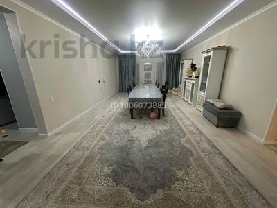 Дом · 5 комнат · 250 м², 9-й микрорайон, Билим 4а — Сзади магазина Восток за 100 000 〒 в Талдыкоргане