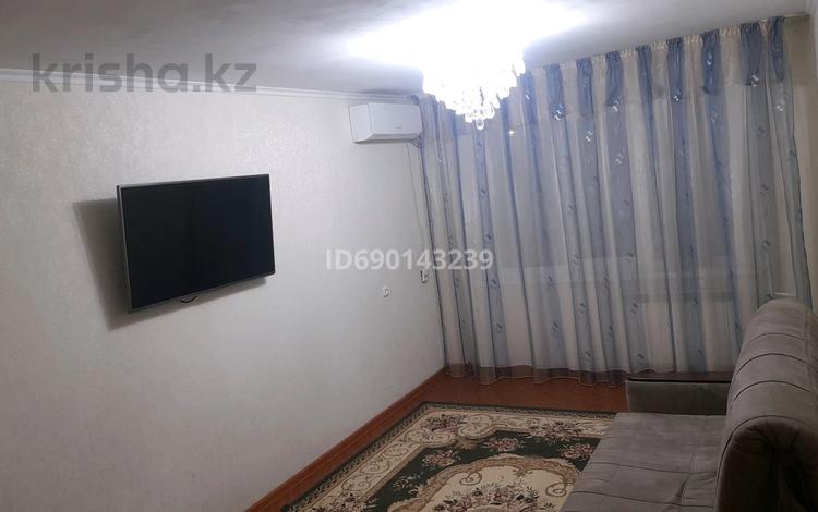 2-комнатная квартира, 57 м², 2/5 этаж помесячно, мкр 8 306/1