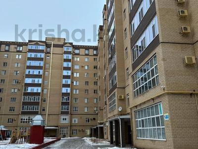 4-комнатная квартира · 145 м² · 10/10 этаж, Алии Молдагуловой 30б за 400 000 ₸ в Актобе