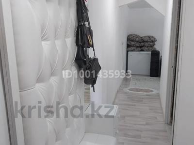 2-комнатная квартира · 147 м² · 3/5 этаж, Независимости 3 — В центре. Продаем квартиру за 9 . Оставляем некоторые вещи! торг есть пишите, звоните по номеру за 9 млн ₸ в Сатпаев
