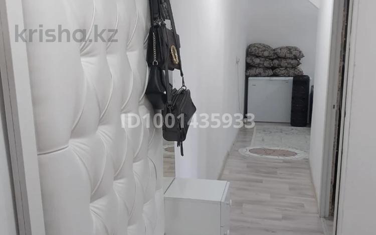 2-комнатная квартира · 147 м² · 3/5 этаж, Независимости 3 — В центре. Продаем квартиру за 9 . Оставляем некоторые вещи! торг есть пишите, звоните по номеру за 9 млн ₸ в Сатпаев — фото 2
