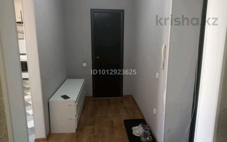 1-комнатная квартира · 62 м² · 5/5 этаж, мкр Астана за 100 000 ₸ в Уральске — фото 2