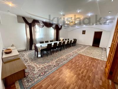 Жер үй мен саяжайлар в Улытау обл.: Жеке үй · 5 бөлме · 181 м² · 10 сот., Жарокова 6, бағасы: 57 млн 〒 Жеке үй · 5 бөлме · 181 м² · 10 сот., Жарокова 6, бағасы: 57 млн 〒 в Жезказгане