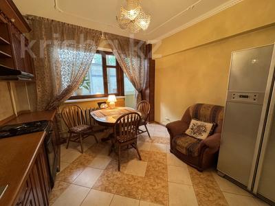 3-комнатная квартира · 134 м² · 2/5 этаж, 20 линия 198 — 20 линия - Басенова за 98 млн 〒 в Алматы, Бостандыкский р-н