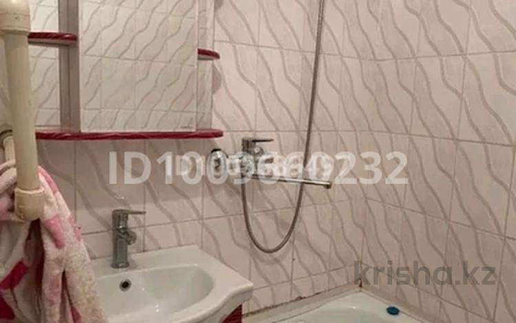 2-бөлмелі пәтер · 63 м² · 8/9 қабат, мкр. Алтын орда Ораз Татеулы 14б — Рядом НИШ, бағасы: 25 млн 〒 в Актобе — фото 2