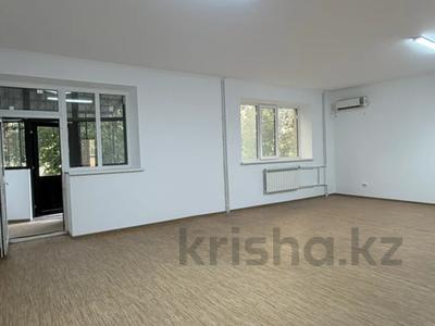 Свободное назначение, офисы, магазины и бутики, образование · 115 м² за 450 000 ₸ в Актобе, мкр. Алтын орда