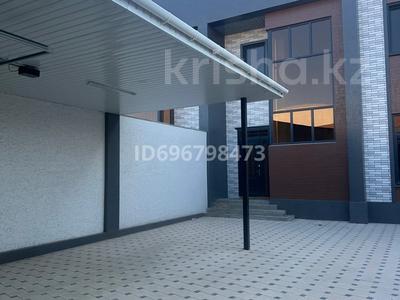 Отдельный дом · 6 комнат · 240 м² · 4 сот., ДуйсенБаянова 196/5 — Атакент за 56 млн 〒 в Таразе