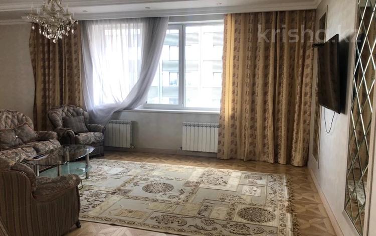 3-комнатная квартира, 130 м², 10/21 этаж помесячно, Аль-Фараби 21