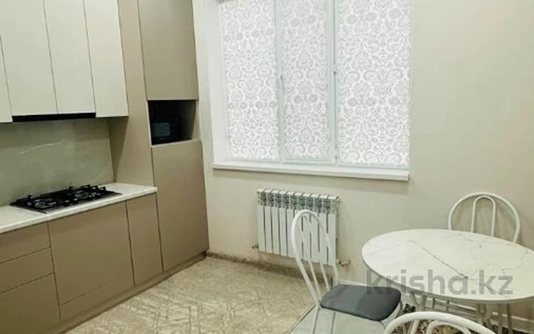 2-комнатная квартира · 70 м² · 7/8 этаж, 19-й мкр 45/3 за 23 млн ₸ в Актау — фото 2