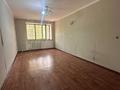 2-бөлмелі пәтер · 48 м² · 1/5 қабат, 2 ш/а., Бр. Жубановых, бағасы: 14.5 млн ₸ в Актобе, мкр 8 — фото 2