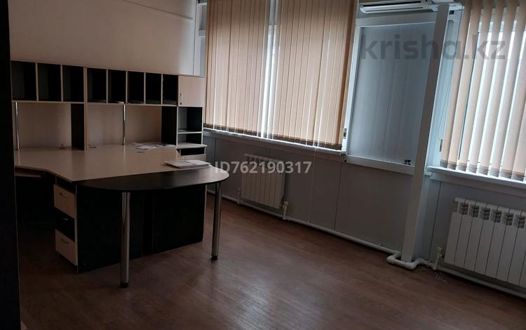 Офисы, образование, конференц-залы, кабинеты и рабочие места · 24 м² за 2 500 ₸ в Уральске, мкр Айгуль — фото 2