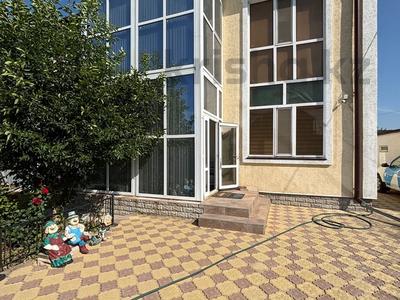 Отдельный дом · 5 комнат · 314.3 м² · 5.5 сот., Абая 31 за 102 млн ₸ в Уральске