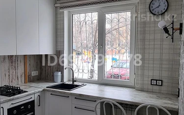 1-комнатная квартира, 30 м², 1/4 этаж помесячно, Радостовца 152в — Сатпаева угол Розыбакиева