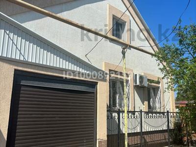 Отдельный дом · 4 комнаты · 130 м² · 6 сот., Ескалиева — Возле 3 поликлиники за 66 млн ₸ в Уральске