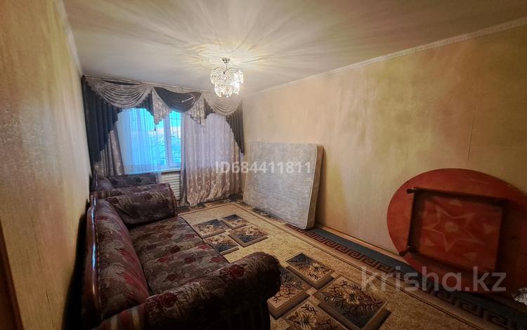 3-комнатная квартира, 70 м², 3/5 этаж, Муткенова за 25 млн 〒 в Павлодаре — фото 2
