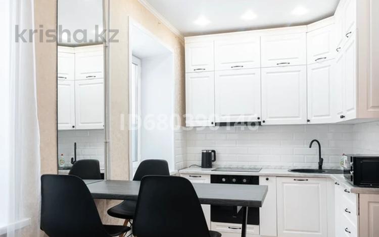1-бөлмелі пәтер · 33 м² · 1/2 қабат, Жаңа қала ш/а., Аманжолова 15-3, бағасы: 250 000 ₸ в Караганде, Казыбек би р-н — фото 2