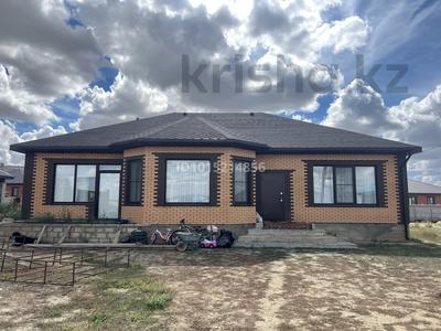 Отдельный дом · 5 комнат · 200 м² · 10 сот., Республика 606 — Детская площадка перед домом за 70 млн ₸ в Хромтау