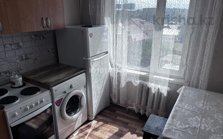 1-комнатная квартира · 33 м² · 5/5 этаж, Ауэзова 25 за 9 000 ₸ в Семее — фото 2