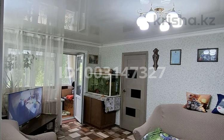 3-комнатная квартира · 42.7 м² · 2/5 этаж, Пришахтинск, Зелинского 24/1 за 15 млн 〒 в Караганде, Алихана Бокейханова р-н — фото 2