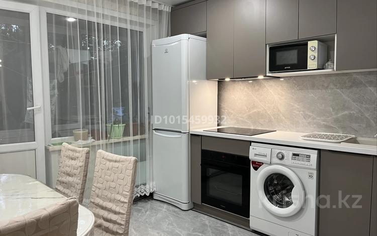 2-бөлмелі пәтер · 52.3 м² · 2/5 қабат, Толстой 16 — Новаторов - Льва Толстого, бағасы: 23 млн ₸ в Усть-Каменогорске — фото 2