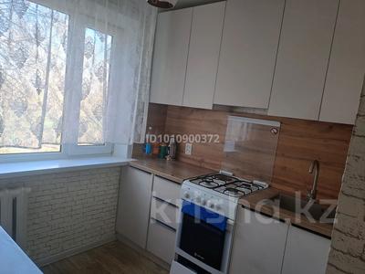 3-бөлмелі пәтер · 63 м² · 3/5 қабат, Майкудук, Майкудук, 17й микрорайон 43, бағасы: 20.5 млн ₸ в Караганде, Алихана Бокейханова р-н