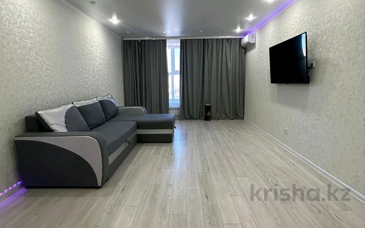 1-комнатная квартира · 80 м² · 9/10 этаж, мкр Женис 11 за 11 000 〒 в Уральске — фото 10