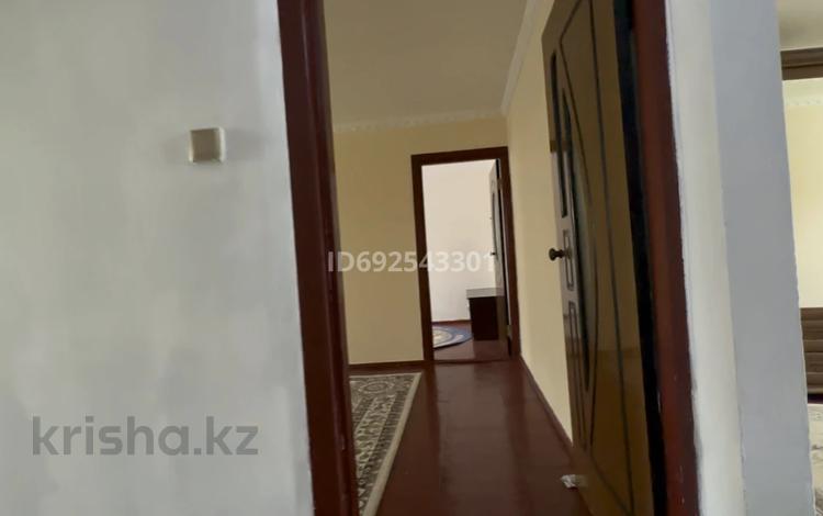 4-комнатная квартира, 85 м², 1/5 этаж помесячно, Самал м/а, 1 микр 14а за 90 000 〒 в Туркестане — фото 2