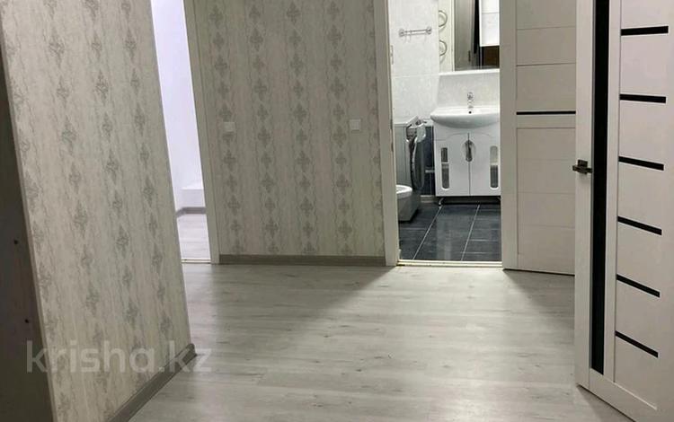 1-комнатная квартира · 60 м² · 7/8 этаж, 12мкр ВГ 54 за 160 000 ₸ в Актобе — фото 2