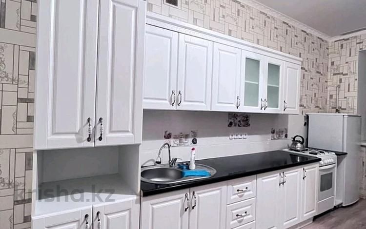 3-комнатная квартира · 90 м² · 9/10 этаж, мкр. Алтын орда, Алии Молдагуловой за 16 000 ₸ в Актобе — фото 2