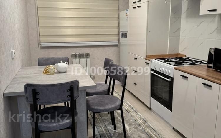 2-бөлмелі пәтер · 68 м² · 8/9 қабат, мкр Акжайык, Толеметова 197/4, бағасы: 200 000 ₸ в Шымкенте, Абайский р-н — фото 2