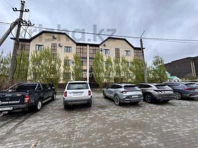 6-бөлмелі пәтер · 227 м² · 3/3 қабат, ул. Ниеткалиева 16А, бағасы: 65 млн ₸ в Уральске, мкр Школьник