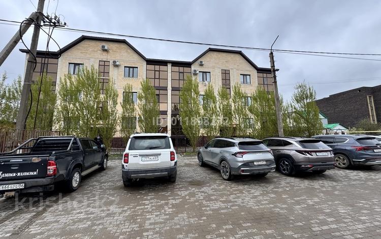 6-бөлмелі пәтер · 227 м² · 3/3 қабат, ул. Ниеткалиева 16А, бағасы: 65 млн ₸ в Уральске, мкр Школьник — фото 2