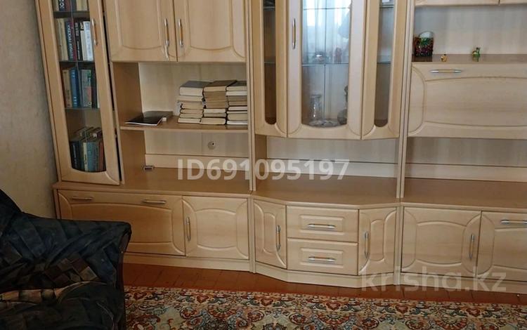 3-комнатная квартира · 55.8 м² · 4/5 этаж, Кабанбай Батыра 136 — Центральный рынок. за 17.5 млн ₸ в Усть-Каменогорске — фото 4