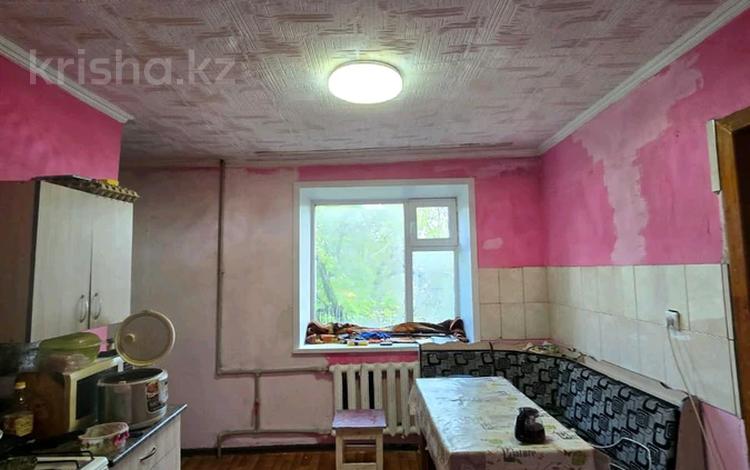 2-бөлмелі пәтер · 38 м² · 3/3 қабат, Привокзальная площадь, бағасы: 8.5 млн ₸ в Семее — фото 2