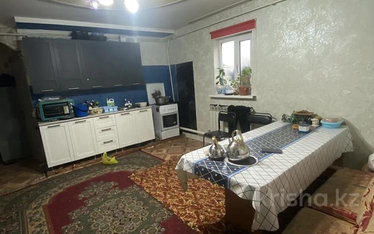 Үйдің бір бөлігі · 3 бөлме · 71 м² · 3 сот., Чапаева, бағасы: 10 млн ₸ в Уральске, мкр Школьник — фото 2