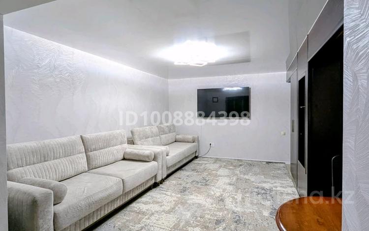 2-бөлмелі пәтер · 57.9 м² · 6/9 қабат, мкр Юго-Восток 7, бағасы: 24.8 млн 〒 в Караганде, Казыбек би р-н — фото 2