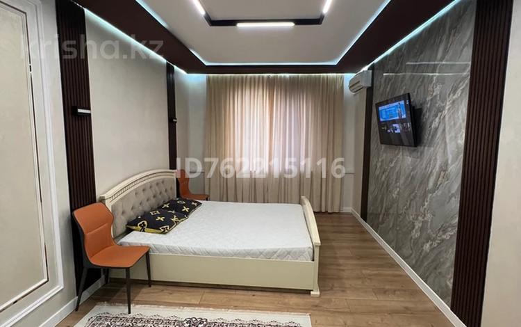 1-комнатная квартира · 50 м² · 1/16 этаж, мкр. Алмагуль 20 за 15 000 ₸ в Атырау — фото 2
