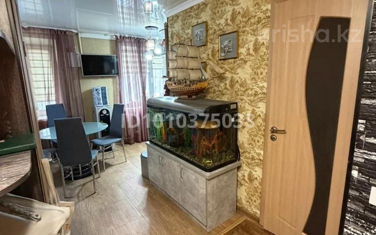 4-бөлмелі пәтер · 84 м² · 2/5 қабат, Пришахтинск, 22й микрорайон, бағасы: 28 млн ₸ в Караганде, Алихана Бокейханова р-н — фото 2